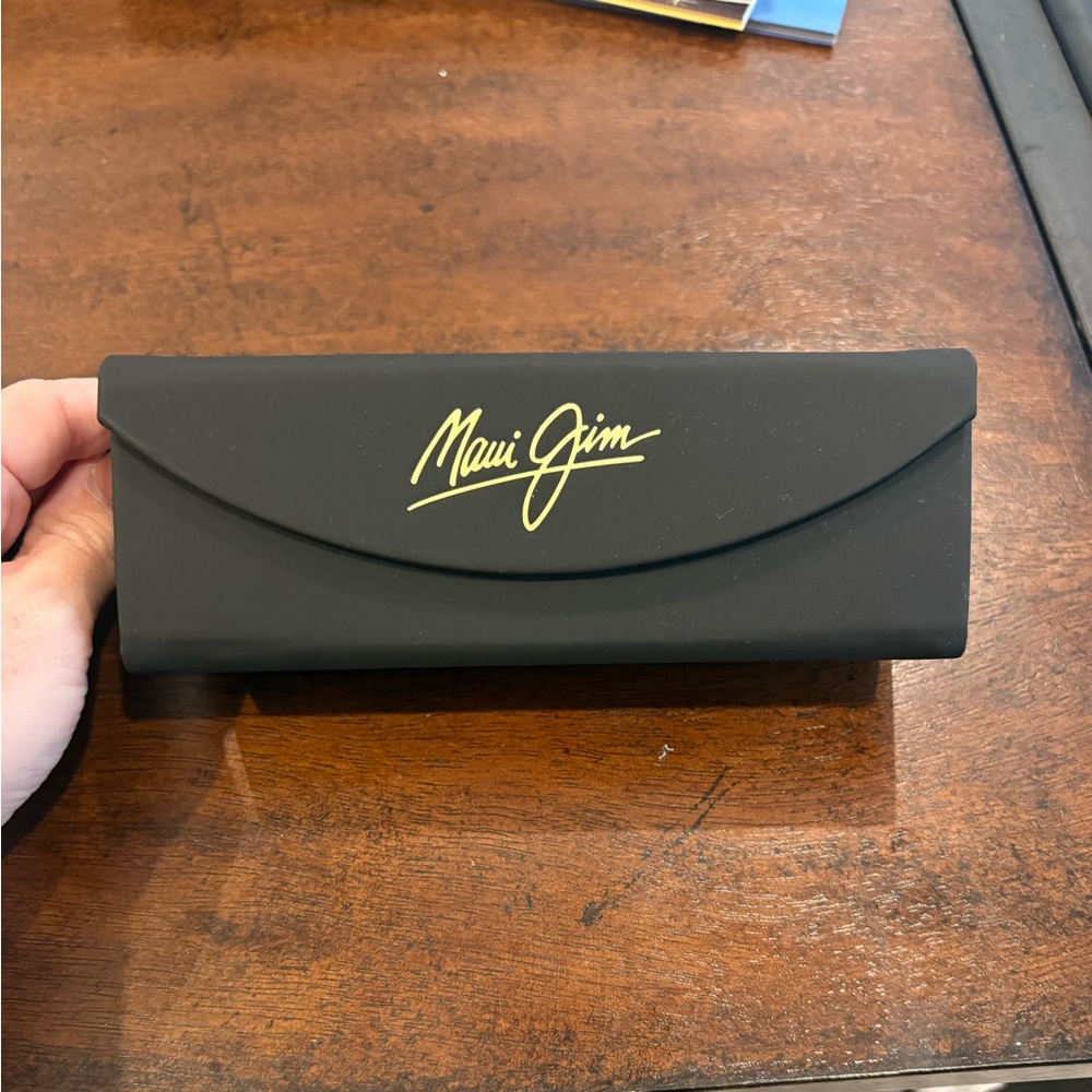 SM Maui Jim Sunglass Case